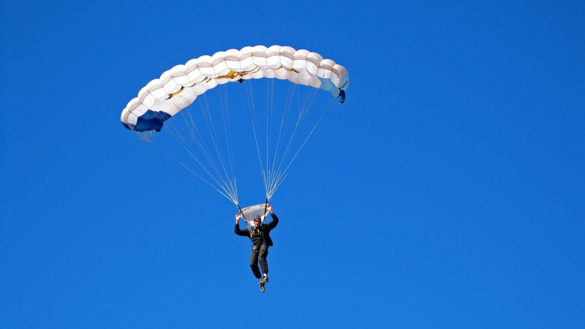 当关键先生爱德华兹把最后一秒变成永恒，灰熊告诉我们，篮球从不相信眼泪！