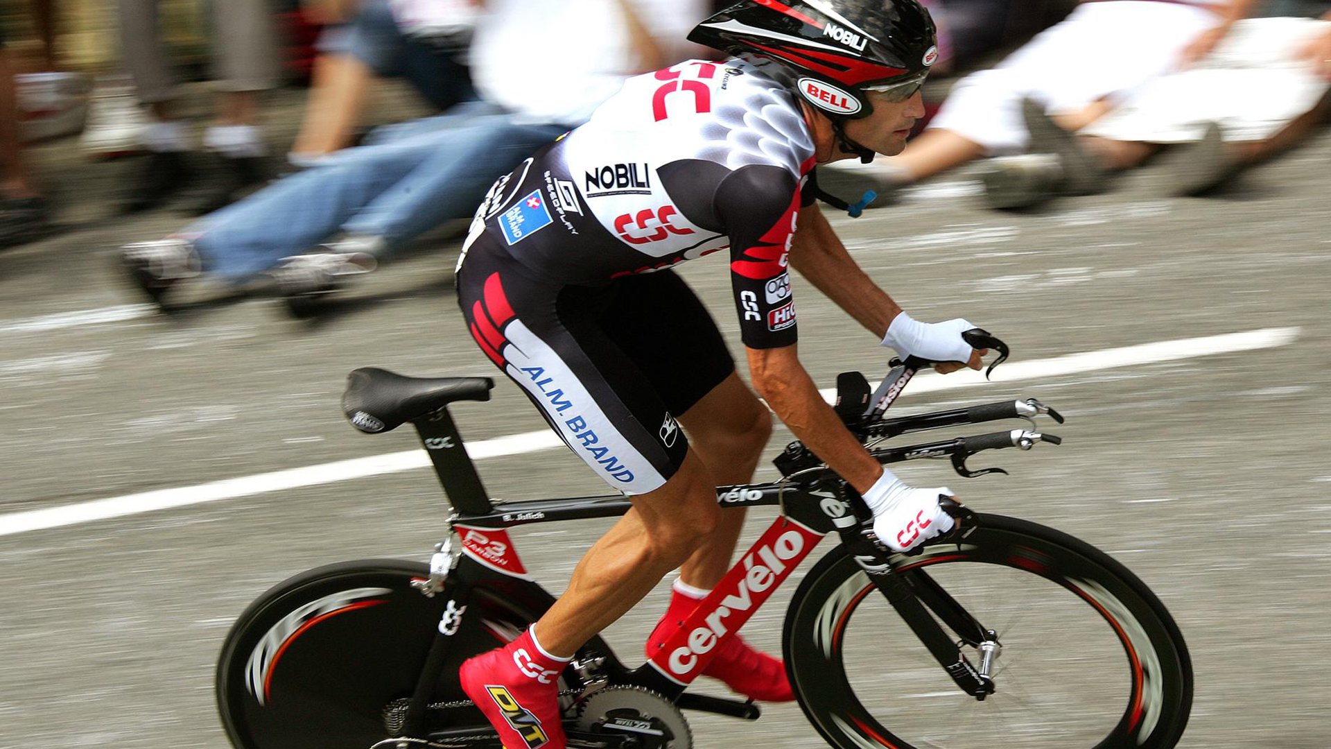 当篮球场化为斗兽场，米切尔用团队进攻撕碎辽宁铁桶阵！